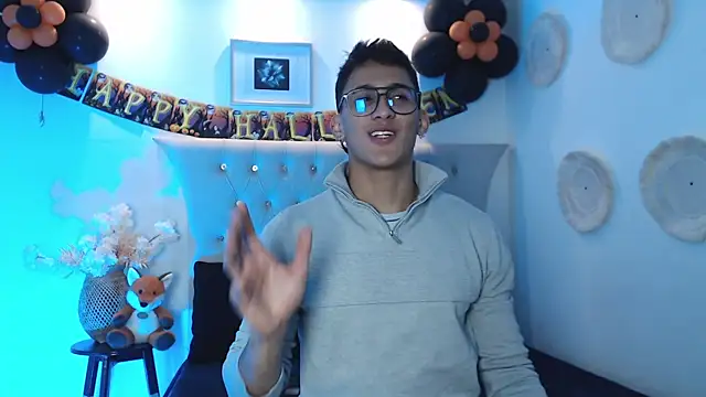 Snapshot of SalvadorFit chatting on 14, 10, 2025 SalvadorFit online show from 14, 10, 2025