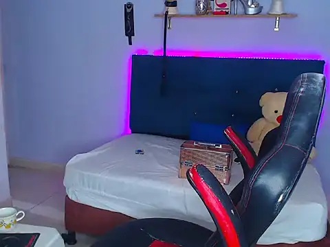 Snapshot of Lunadool chatting on 7, 10, 2025 Lunadool online show from 7, 10, 2025