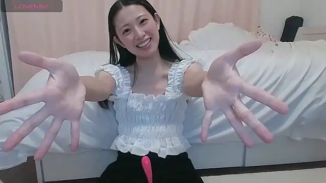 Snapshot of Mei_mei357 chatting on 18, 10, 2025 Mei mei357 online show from 18, 10, 2025