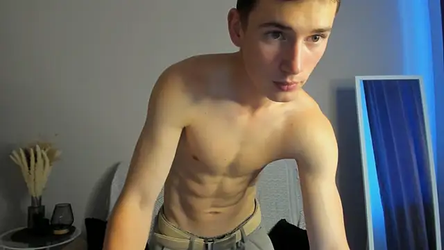 Snapshot of Max_Foks chatting on 18, 9, 2025 Max Foks online show from 18, 9, 2025