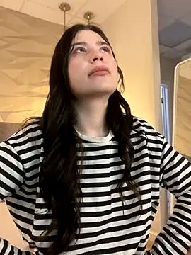 Valerie Ohara online show from 10, 10, 2025