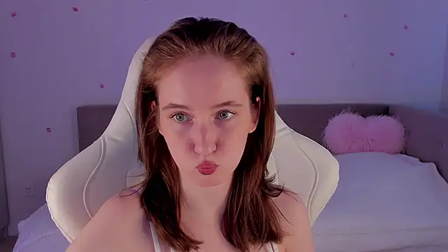 Snapshot of CrystalSoul_ chatting on 2, 10, 2025 CrystalSoul online show from 2, 10, 2025