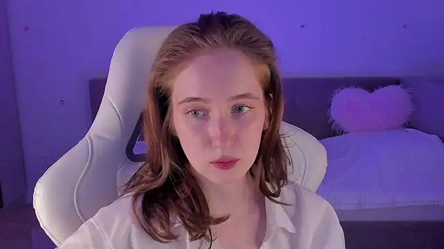 Snapshot of CrystalSoul_ chatting on 2, 11, 2025 CrystalSoul online show from 2, 11, 2025