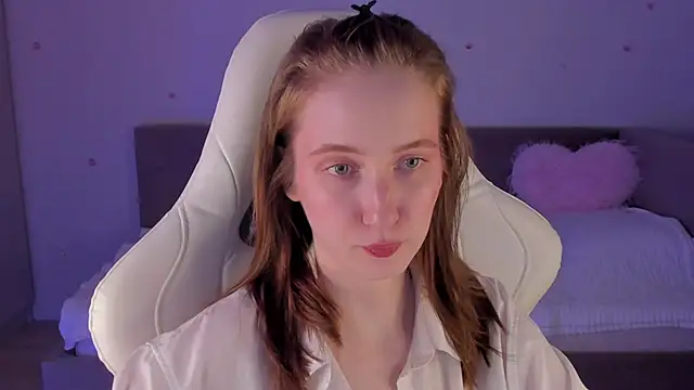 Snapshot of CrystalSoul_ chatting on 5, 11, 2025 CrystalSoul online show from 5, 11, 2025