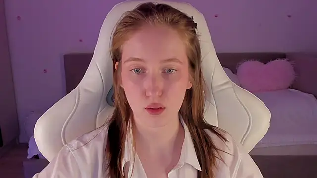 Snapshot of CrystalSoul_ chatting on 10, 11, 2025 CrystalSoul online show from 10, 11, 2025