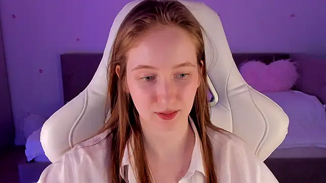 Snapshot of CrystalSoul_ chatting on 17, 11, 2025 CrystalSoul online show from 17, 11, 2025