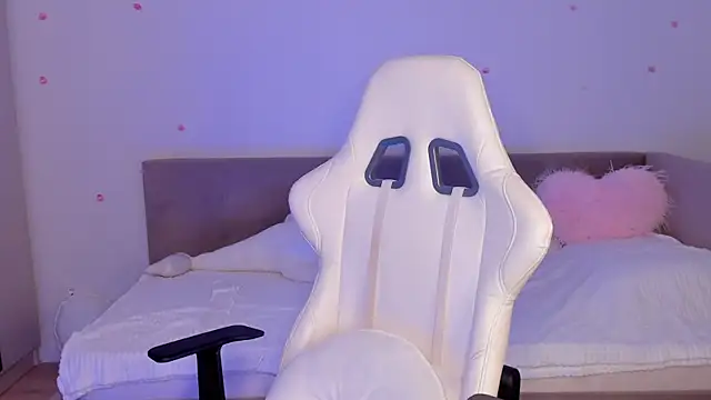 Snapshot of CrystalSoul_ chatting on 22, 11, 2025 CrystalSoul online show from 22, 11, 2025