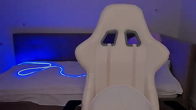 Snapshot of CrystalSoul_ chatting on 29, 11, 2025 CrystalSoul online show from 29, 11, 2025