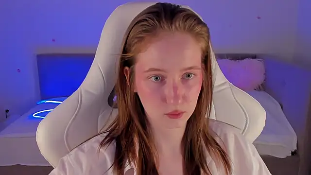 Snapshot of CrystalSoul_ chatting on 30, 11, 2025 CrystalSoul online show from 30, 11, 2025