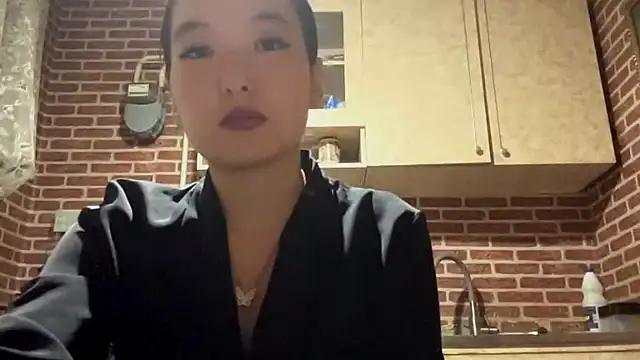 Snapshot of EmmaLeexth chatting on 19, 9, 2025 EmmaLeexth online show from 19, 9, 2025