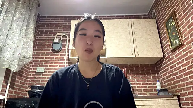 Snapshot of EmmaLeexth chatting on 5, 11, 2025 EmmaLeexth online show from 5, 11, 2025