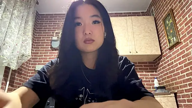 Snapshot of EmmaLeexth chatting on 8, 11, 2025 EmmaLeexth online show from 8, 11, 2025