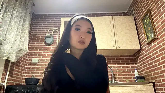 Snapshot of EmmaLeexth chatting on 11, 11, 2025 EmmaLeexth online show from 11, 11, 2025