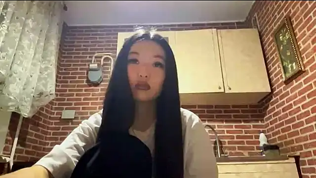 Snapshot of EmmaLeexth chatting on 14, 11, 2025 EmmaLeexth online show from 14, 11, 2025