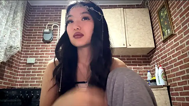 Snapshot of EmmaLeexth chatting on 21, 12, 2025 EmmaLeexth online show from 21, 12, 2025