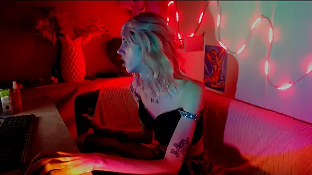 Snapshot of AlexNaughty14 chatting on 19, 10, 2025 AlexNaughty14 online show from 19, 10, 2025