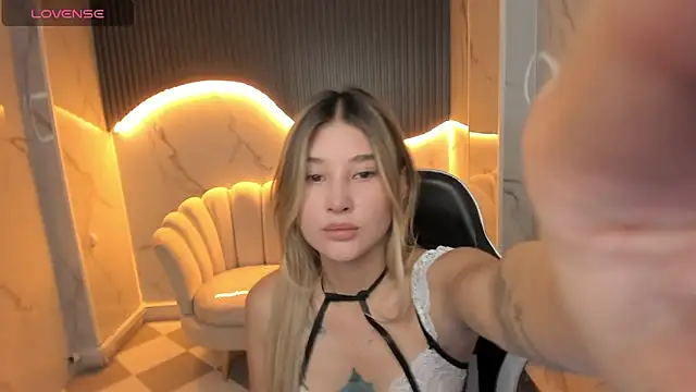 Emma1 b  online show from 14, 10, 2025