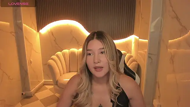 Emma1 b  online show from 15, 10, 2025