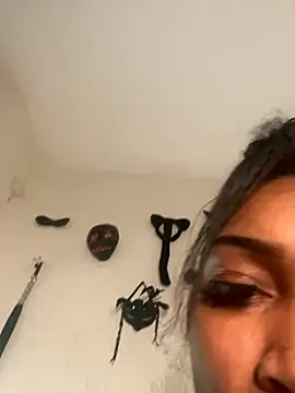 Snapshot of QUEENCALIMOD chatting on 2, 12, 2025 QUEENCALIMOD online show from 2, 12, 2025