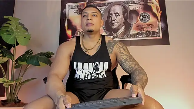 Snapshot of chrizmacgregor chatting on 15, 12, 2025 chrizmacgregor online show from 15, 12, 2025