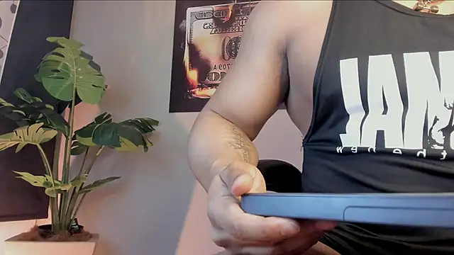 Snapshot of chrizmacgregor chatting on 16, 12, 2025 chrizmacgregor online show from 16, 12, 2025