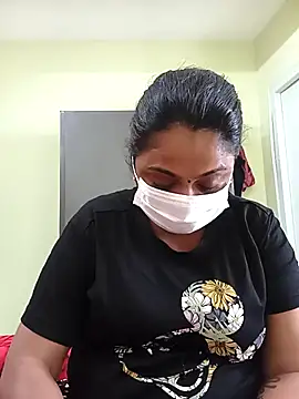 Snapshot of queendivya chatting on 1, 10, 2025 queendivya online show from 1, 10, 2025