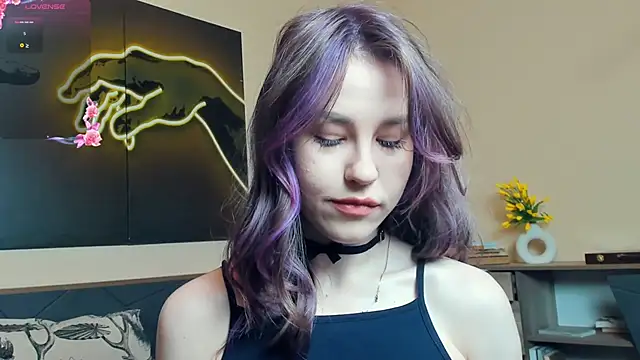 Snapshot of MaliaBourraine chatting on 13, 6, 2026 MaliaBourraine online show from 13, 6, 2026