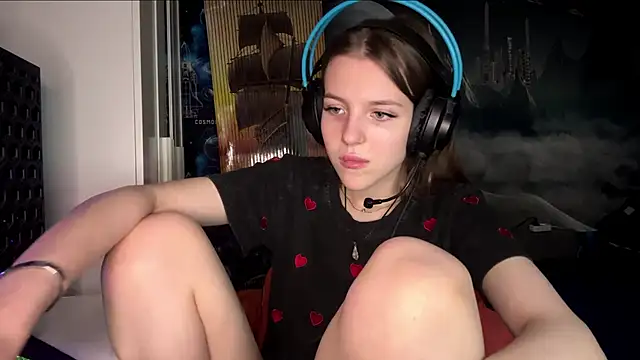 Snapshot of Elira_Breeze chatting on 5, 11, 2025 Elira Breeze online show from 5, 11, 2025