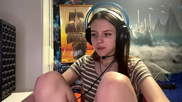 Snapshot of Elira_Breeze chatting on 7, 11, 2025 Elira Breeze online show from 7, 11, 2025