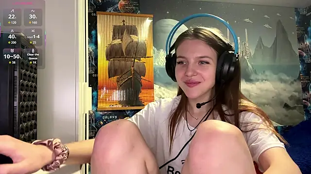 Snapshot of Elira_Breeze chatting on 24, 11, 2025 Elira Breeze online show from 24, 11, 2025