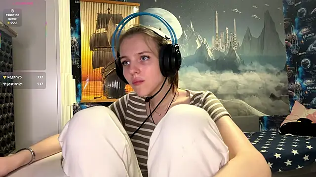 Snapshot of Elira_Breeze chatting on 27, 11, 2025 Elira Breeze online show from 27, 11, 2025