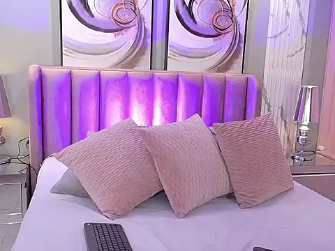 Snapshot of LuisaJonnes_ chatting on 20, 9, 2025 LuisaJonnes online show from 20, 9, 2025