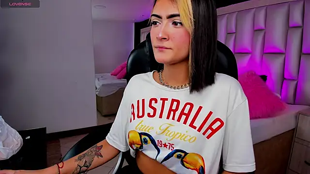 Snapshot of LuisaJonnes_ chatting on 12, 11, 2025 LuisaJonnes online show from 12, 11, 2025