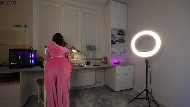 lovekissmes online show from 2, 11, 2025