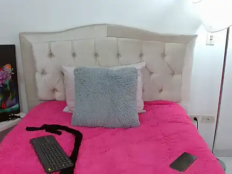 Arianaskyblue online show from 9, 10, 2025