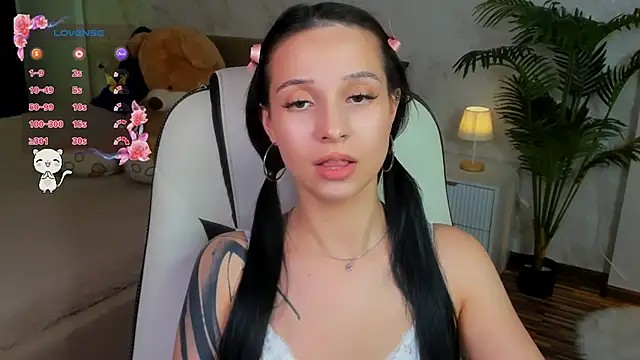 Snapshot of StarlitFairy chatting on 9, 10, 2025 StarlitFairy online show from 9, 10, 2025