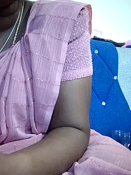 Snapshot of sweetqueen143 chatting on 3, 10, 2025 sweetqueen143 online show from 3, 10, 2025