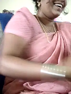 Snapshot of sweetqueen143 chatting on 4, 10, 2025 sweetqueen143 online show from 4, 10, 2025