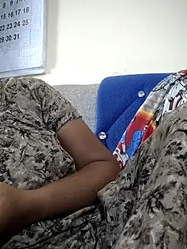 Snapshot of sweetqueen143 chatting on 17, 11, 2025 sweetqueen143 online show from 17, 11, 2025