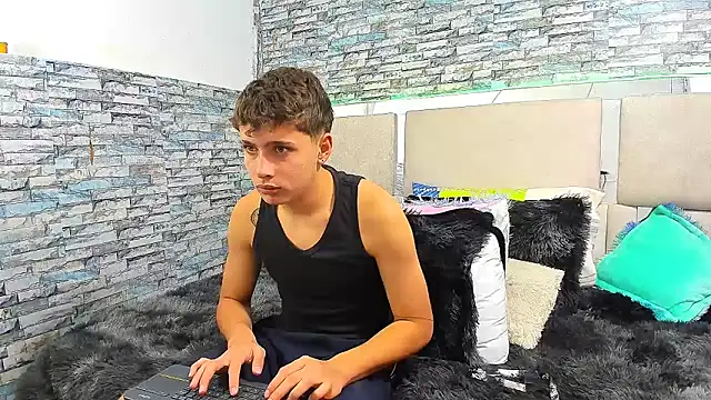 Snapshot of Julian_wolf18 chatting on 23, 9, 2025 Julian wolf18 online show from 23, 9, 2025