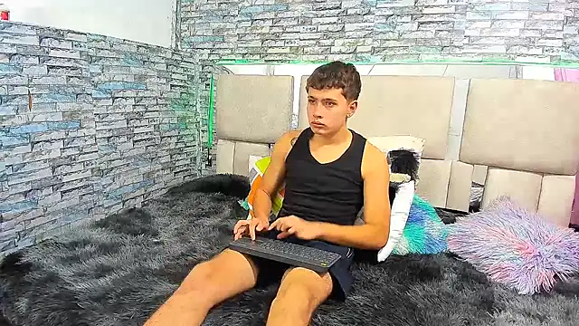 Snapshot of Julian_wolf18 chatting on 27, 9, 2025 Julian wolf18 online show from 27, 9, 2025