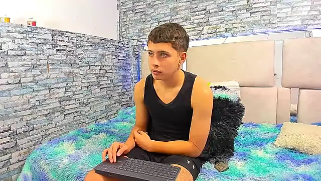 Snapshot of Julian_wolf18 chatting on 16, 10, 2025 Julian wolf18 online show from 16, 10, 2025