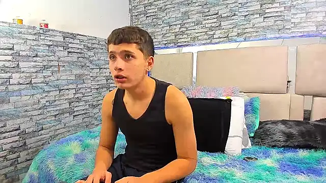 Snapshot of Julian_wolf18 chatting on 21, 10, 2025 Julian wolf18 online show from 21, 10, 2025