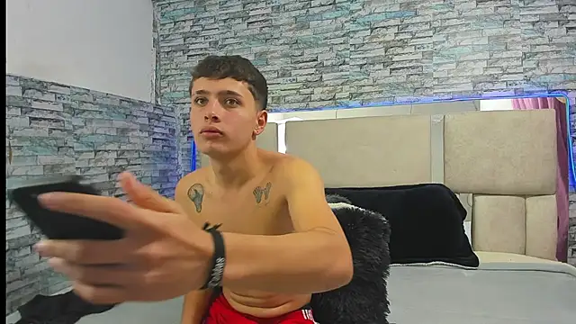 Snapshot of Julian_wolf18 chatting on 6, 11, 2025 Julian wolf18 online show from 6, 11, 2025