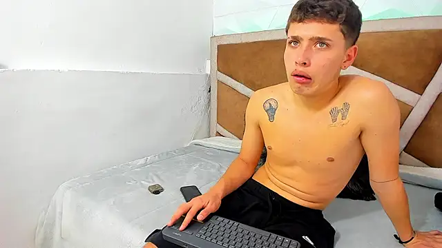 Snapshot of Julian_wolf18 chatting on 8, 11, 2025 Julian wolf18 online show from 8, 11, 2025