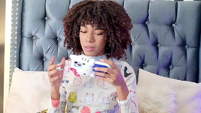 Snapshot of Stellaciel_ chatting on 19, 11, 2025 Stellaciel online show from 19, 11, 2025