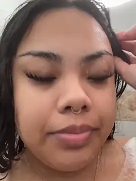 Snapshot of kiaradanielaxx chatting on 16, 11, 2025 kiaradanielaxx online show from 16, 11, 2025