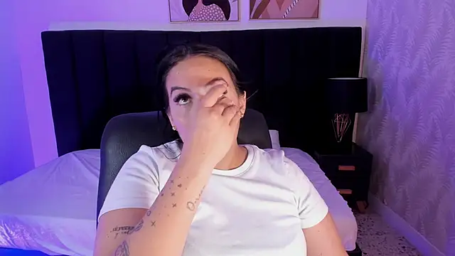 Snapshot of camiladuke7 chatting on 20, 12, 2025 camiladuke7 online show from 20, 12, 2025