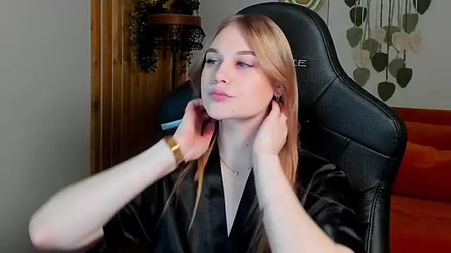 Snapshot of AriaWell chatting on 30, 10, 2025 AriaWell online show from 30, 10, 2025