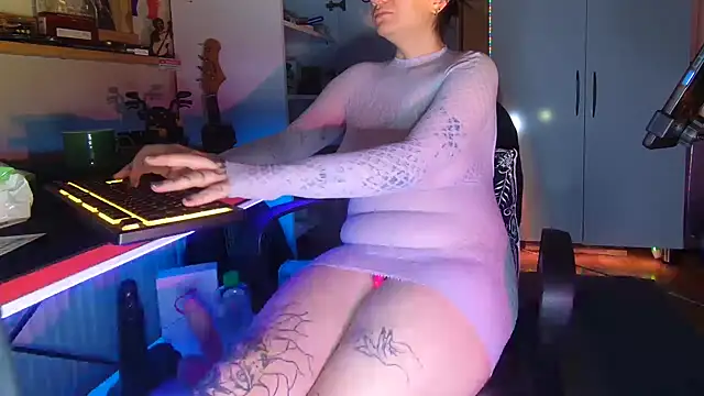 creameerryy21 online show from 24, 11, 2025